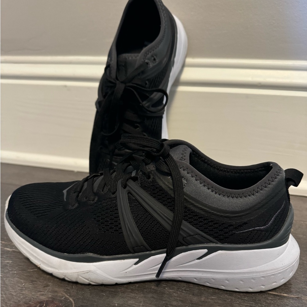 HOKA SIZE 8